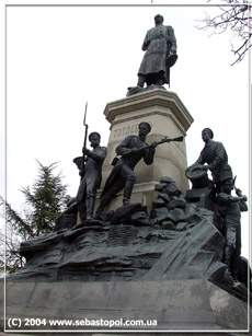 Памятник генерал-адъютанту Э.И. Тотлебену.
